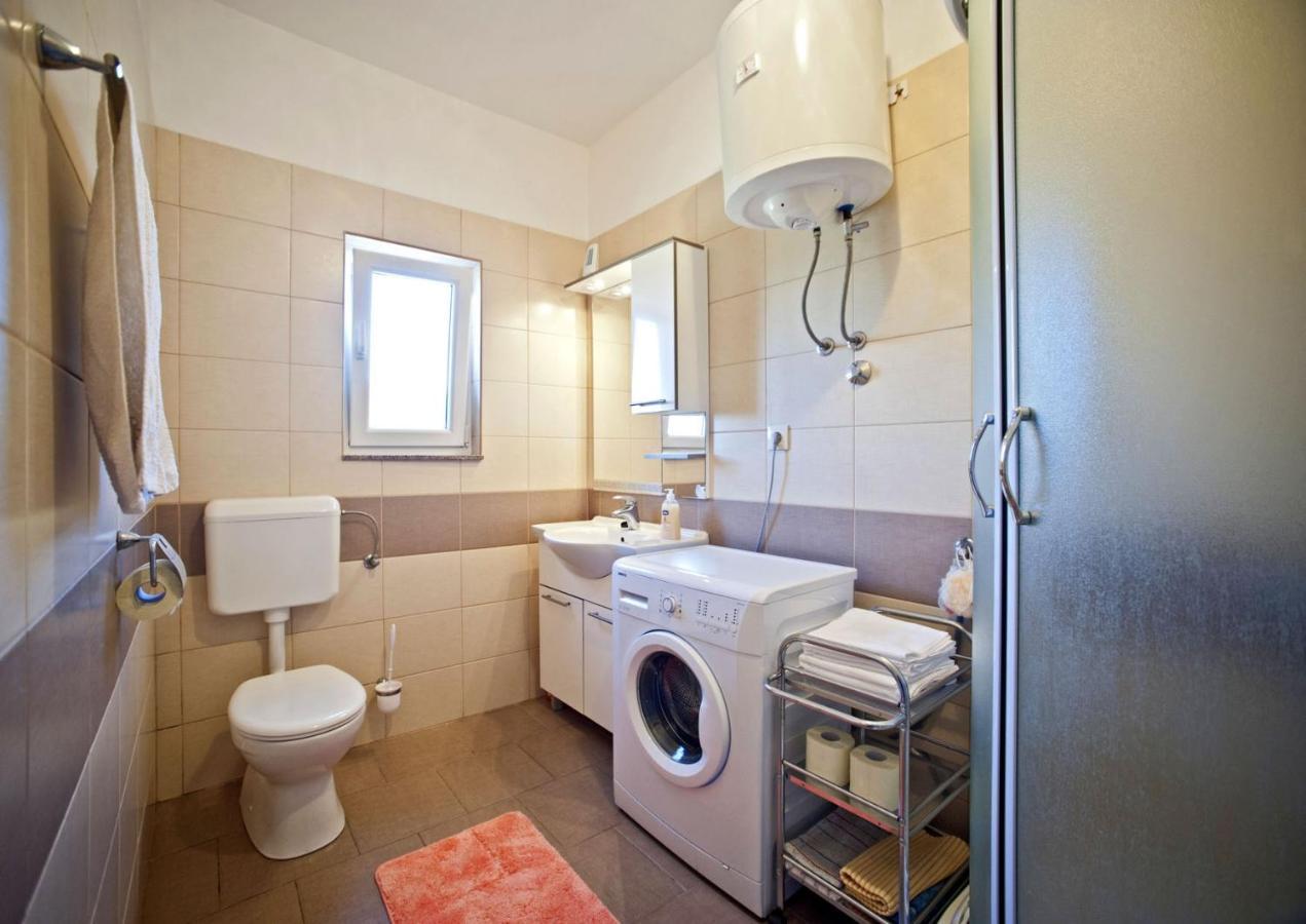 Apartments With A Parking Space Gornje Selo, Solta - 15545 Grohote Exterior foto