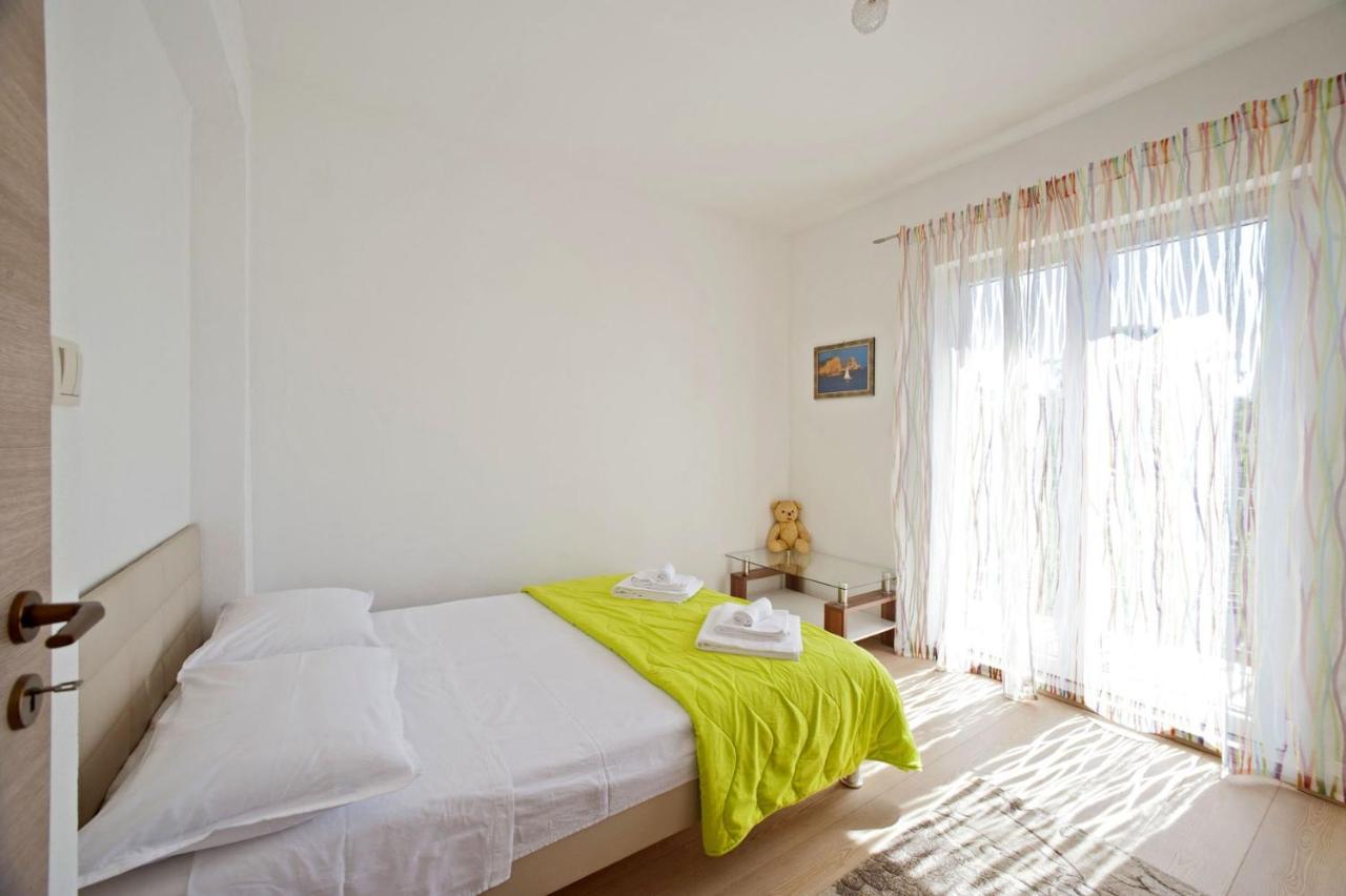 Apartments With A Parking Space Gornje Selo, Solta - 15545 Grohote Exterior foto