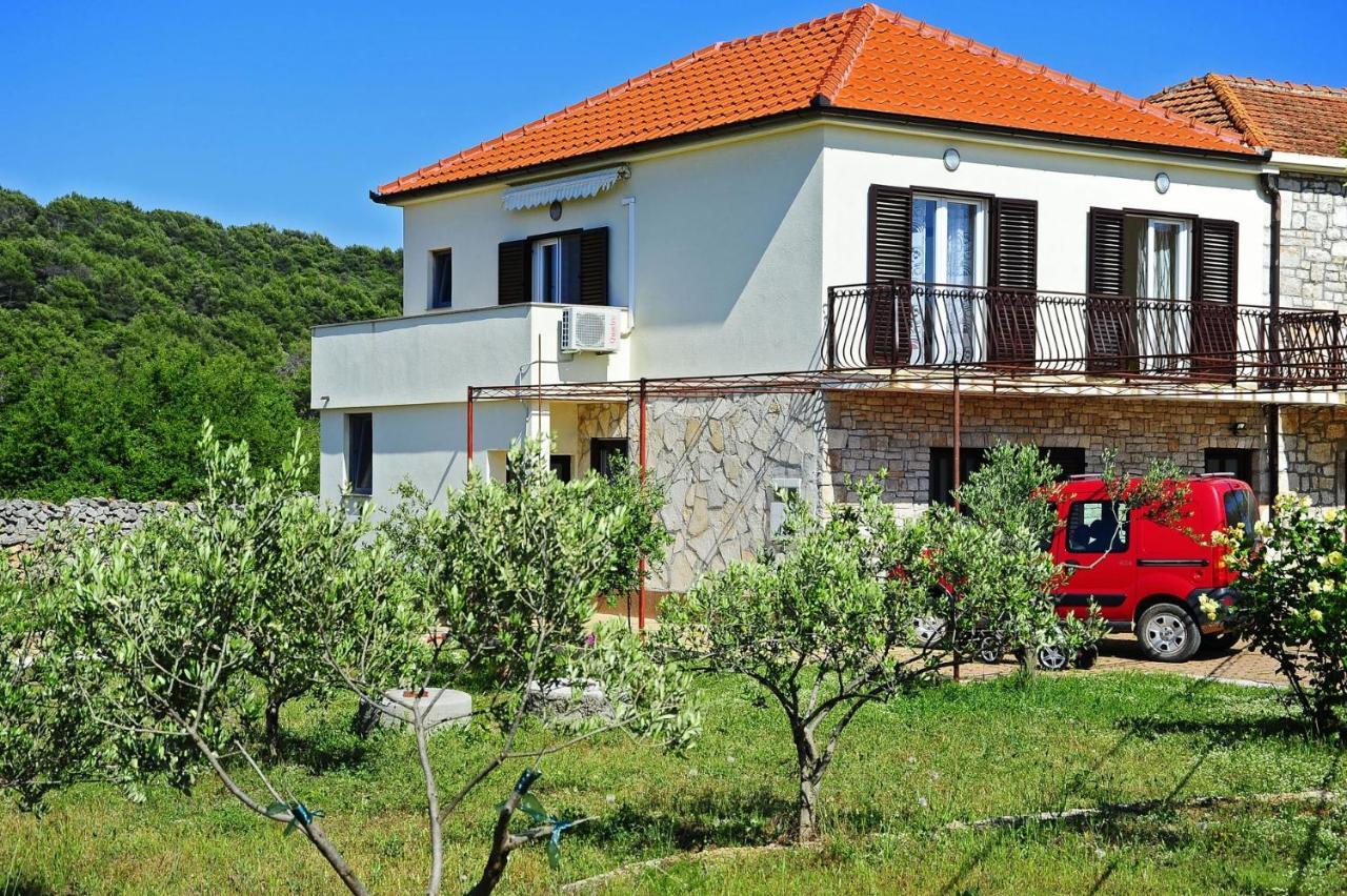 Apartments With A Parking Space Gornje Selo, Solta - 15545 Grohote Exterior foto